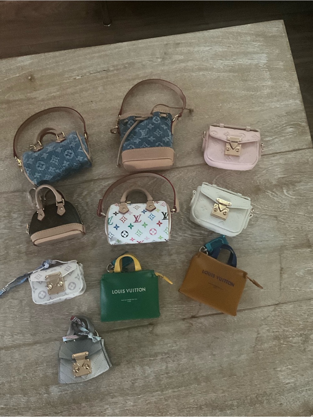 Bag Charm Mystery - Picture 5 of 8